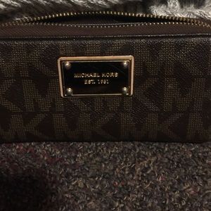 Michael Kors MK brown wallet, great condition!